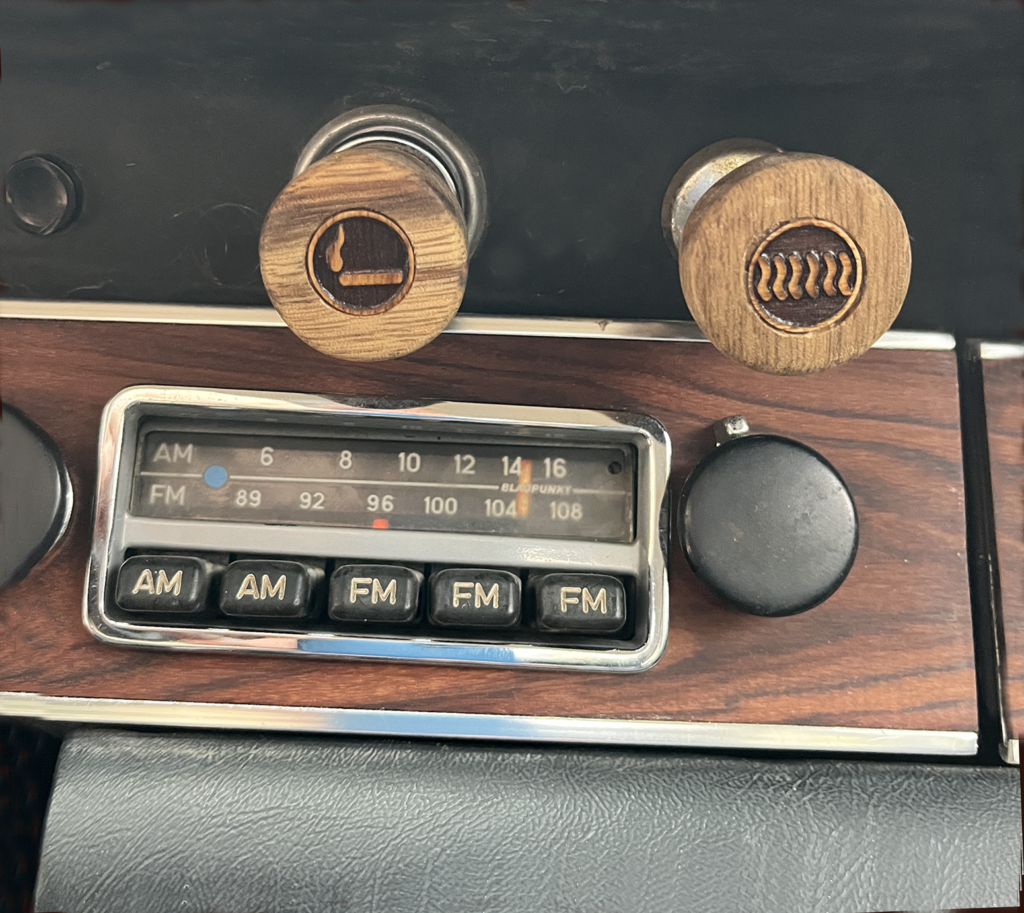 A radio with some wooden knobs and a clock