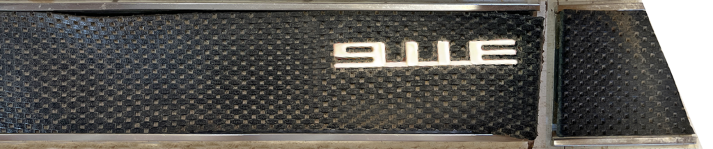 A close up of the word " 9 1 " on a radiator