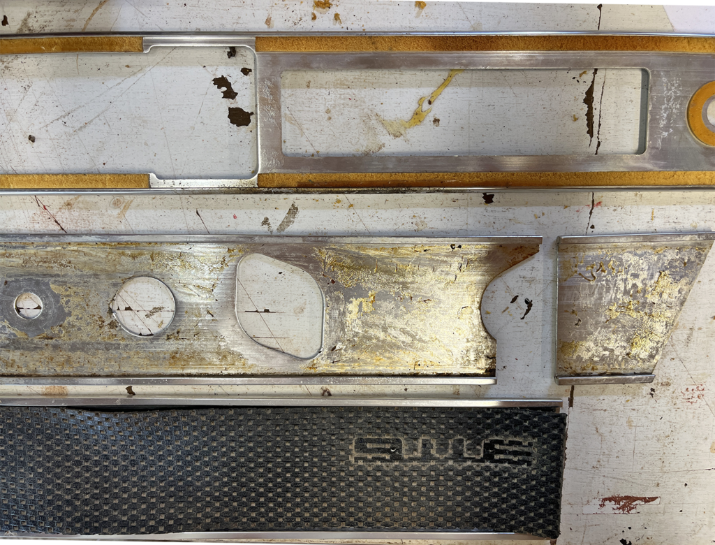 A close up of the grill and the grill plate.