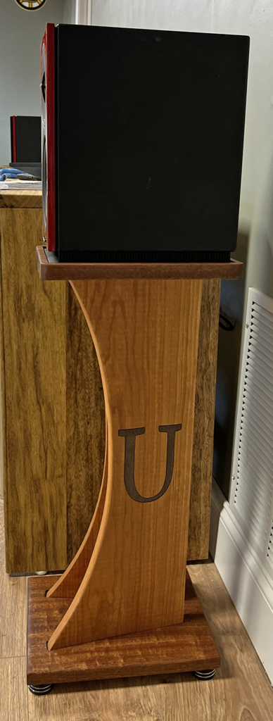 A wooden stand with the letter u on it.